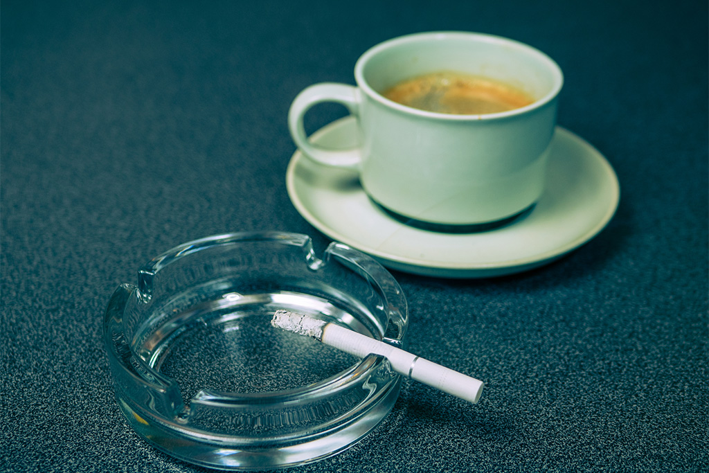 歯はなぜ黄ばんでしまうの？